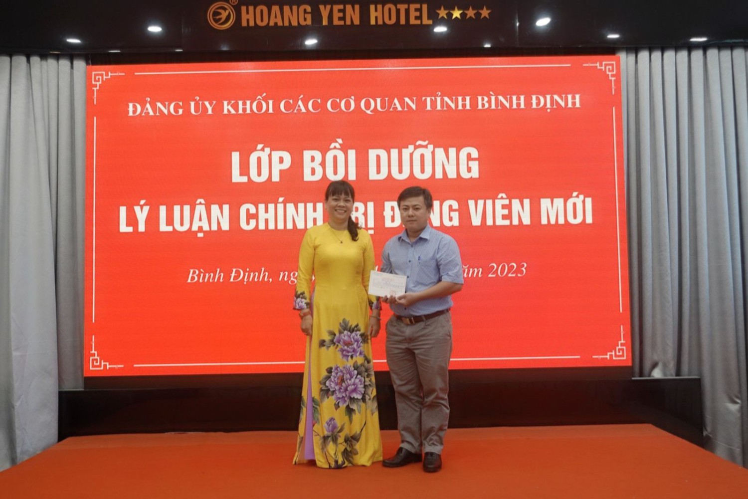 Bế mạc lớp bồi dưỡng lý luận chính trị dành cho đảng viên mới