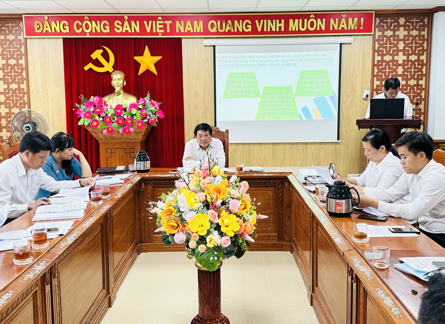 Quang cảnh buổi sinh hoạt chuyên đề