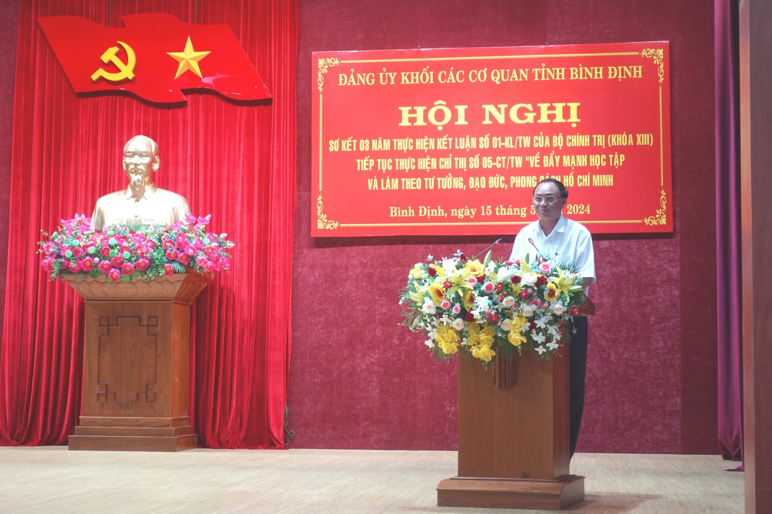 (Đồng chí Nguyễn Huỳnh Huyện, Phó Trưởng ban Ban Tuyên giáo Tỉnh ủy phát biểu chỉ đạo)